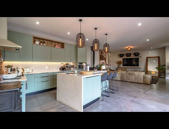 5 BEDROOM FREEHOLD FOR SALE IN MIDSTREAM HEIGHTS